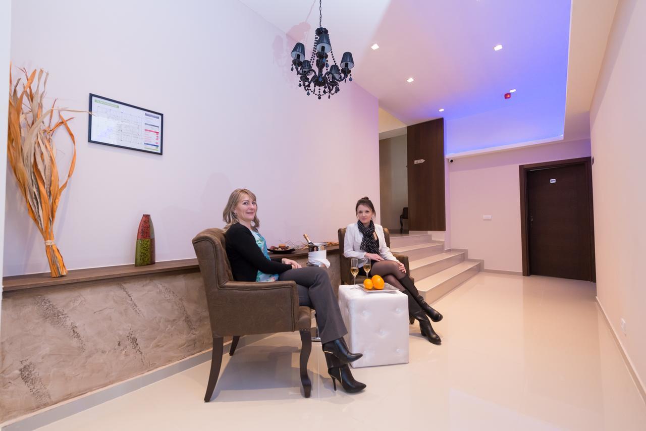 Hotel Crystal Pecinci Extérieur photo