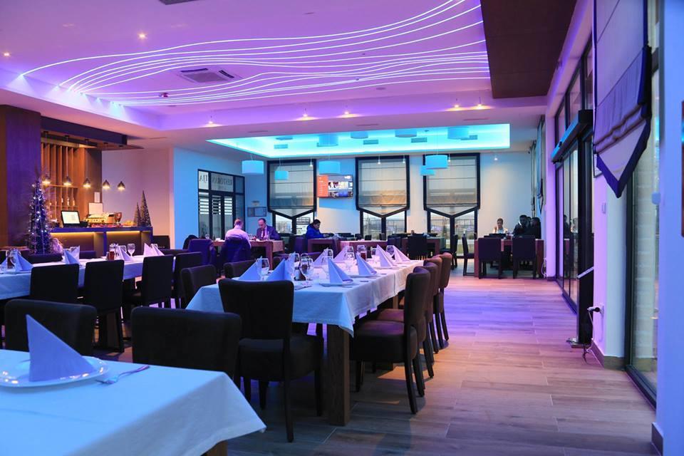 Hotel Crystal Pecinci Extérieur photo