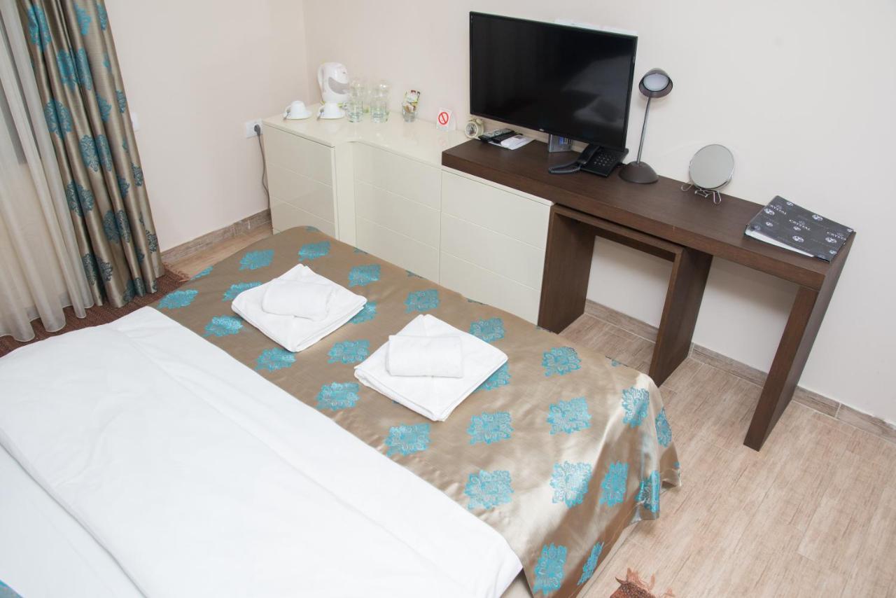 Hotel Crystal Pecinci Extérieur photo